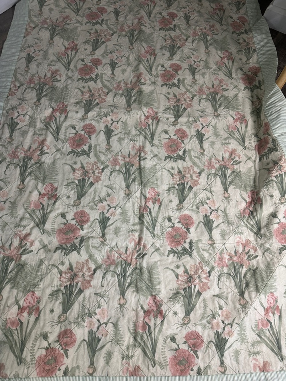 Floral Printed Quilted Throw - Pink and Green - Picture 2 of 7